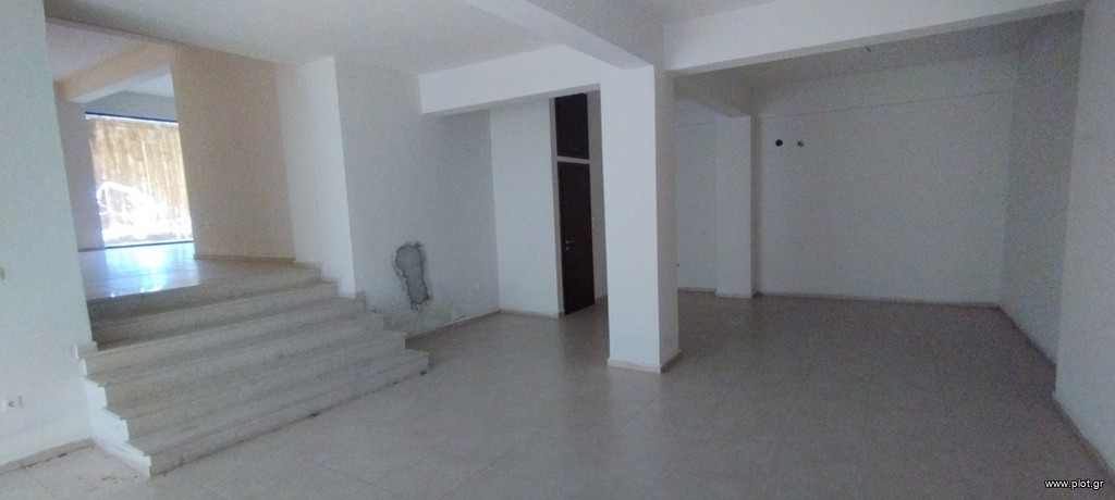 Κατάστημα 300 τ.μ. προς ενοικίαση, Άνωθεν Περιφερειακού Ευόσμου
