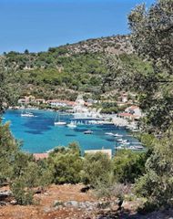 Hotel 1.930 sqm for rent, Samos Prefecture, Samos-thumb-1