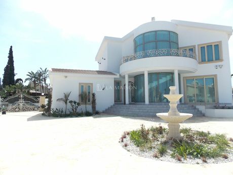 Detached home 560sqm for sale-