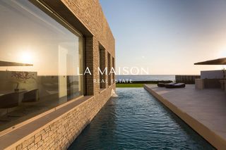 Detached home 443 sqm for sale