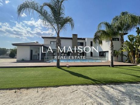 Detached home 300sqm for rent-