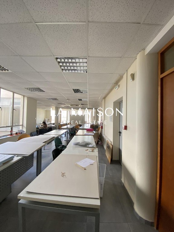 Επιχειρηματικό κτίριο 2.400 τ.μ. πρός πώληση, Λευκωσία