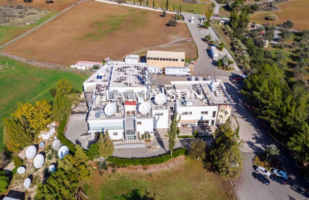 Επιχειρηματικό κτίριο 2.680 τ.μ. πρός πώληση, Λάρνακα, Ψευδάς