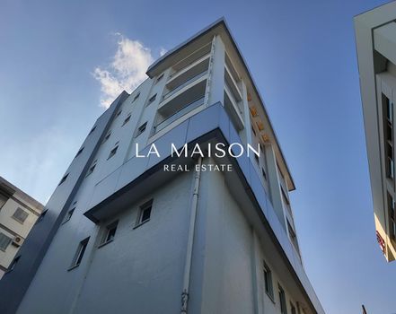 Business bulding 1.159sqm for sale-