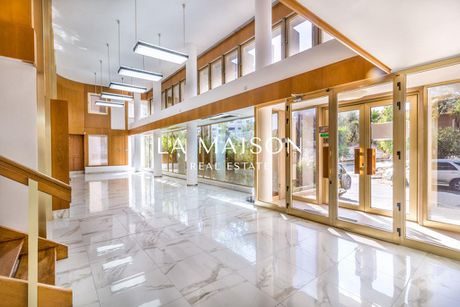 Business bulding 1.000sqm for sale-