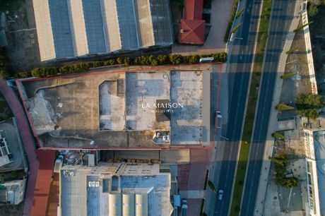 Business bulding 4.247sqm for sale-