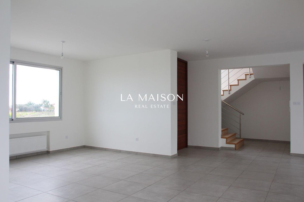 Detached home 296 sqm for rent, Nicosia