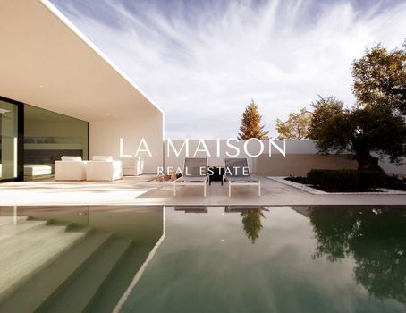 Detached home 784sqm for sale-
