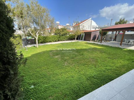Detached home 240sqm for rent-