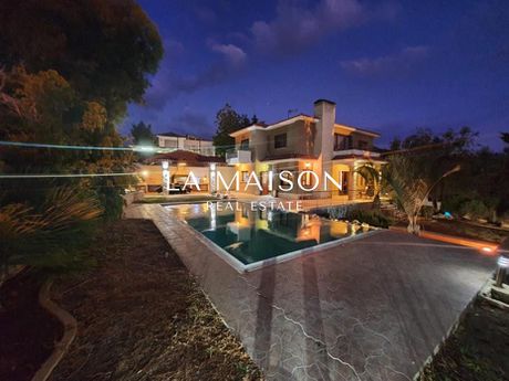 Villa 338sqm for sale-