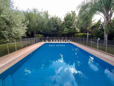 Detached home 427sqm for rent-