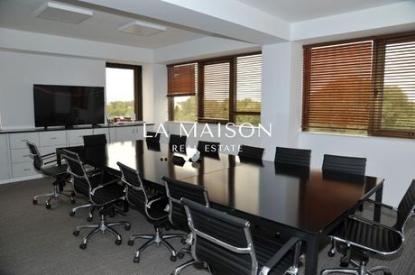 Business bulding 2.428sqm for sale-