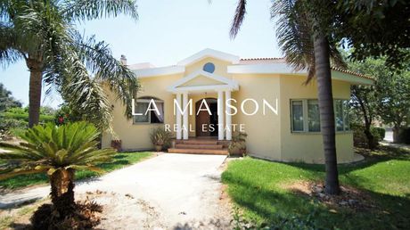 Villa 300sqm for sale-