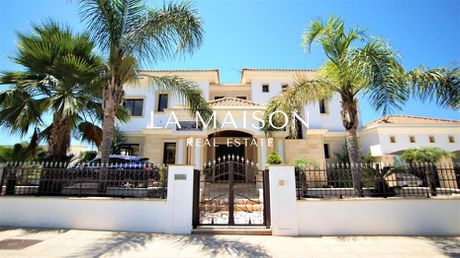 Villa 817sqm for sale-