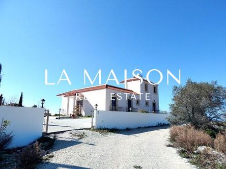 Villa 300sqm for sale-