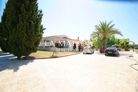 Villa 350sqm for sale-