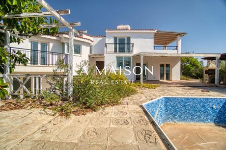 Villa 300sqm for sale-