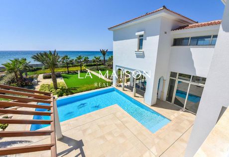 Villa 800sqm for sale-Perivolia Larnacas