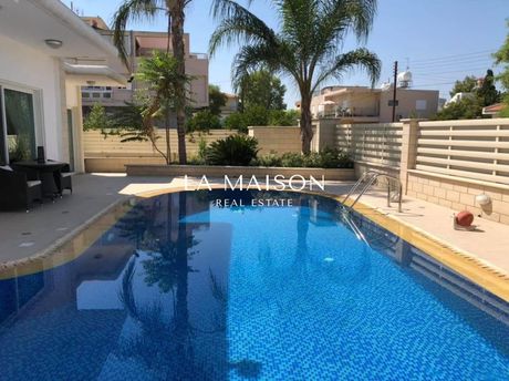 Detached home 400sqm for rent-