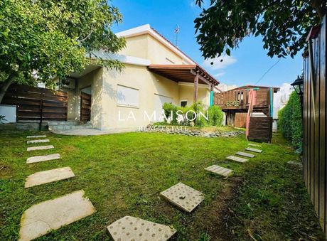Detached home 300sqm for rent-