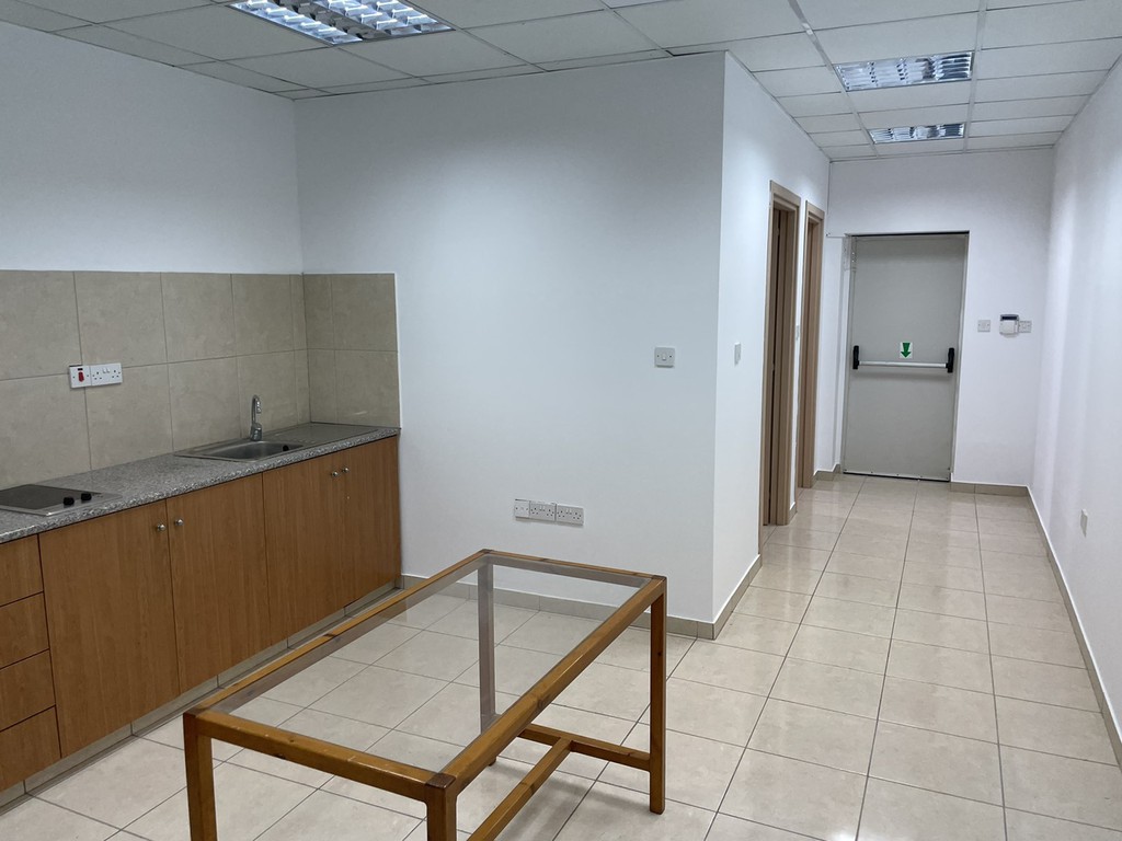 Μονοκατοικία 2.400 τ.μ. πρός ενοικίαση, Λάρνακα, Λειβάδια