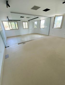 Office 1.445sqm for rent-