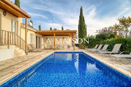 Villa 239sqm for sale-
