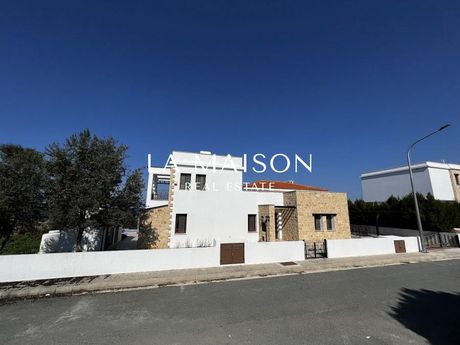 Villa 270sqm for sale-