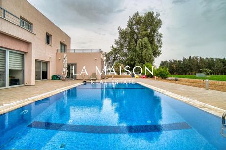 Villa 300sqm for sale-