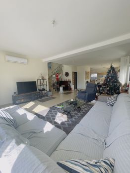 Detached home 252sqm for rent-