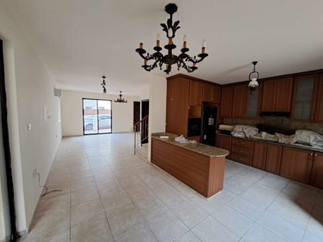 Detached home 175sqm for rent-Larnaca (Center)