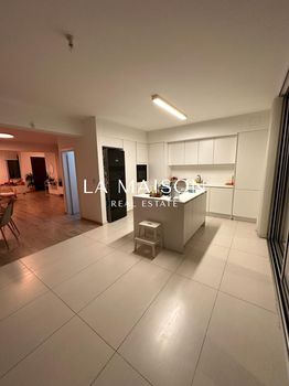 Detached home 220sqm for rent-