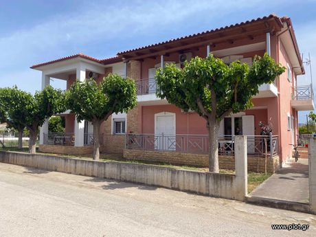 Apartment complex 360sqm for sale-Agios Konstantinos » Loggos