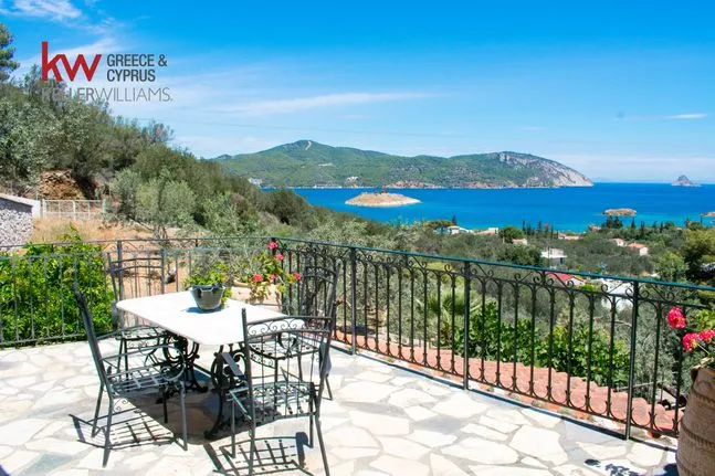 Detached home 240 sqm for sale, Argosaronikos Islands, Trizina