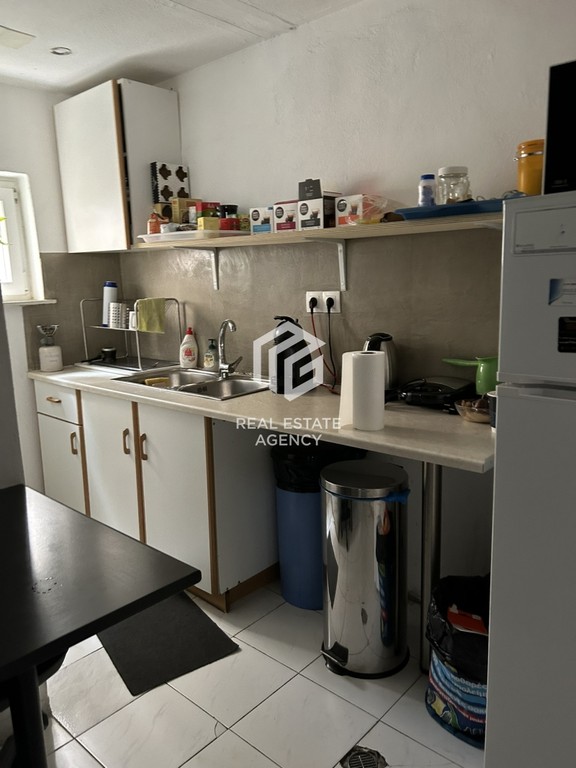 Επιχειρηματικό κτίριο 810 τ.μ. προς πώληση, Αγ. Μελετίου - Πλ. Βικτωρίας - Μάρνη