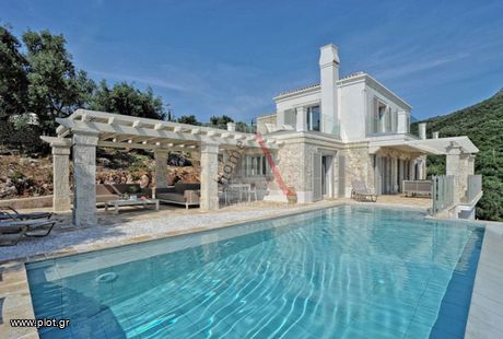 Villa 300 sqm for sale