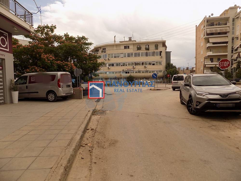 Κατάστημα 92 τ.μ. πρός πώληση, Φθιώτιδας, Λαμία
