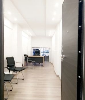 Office 20sqm for sale-Center