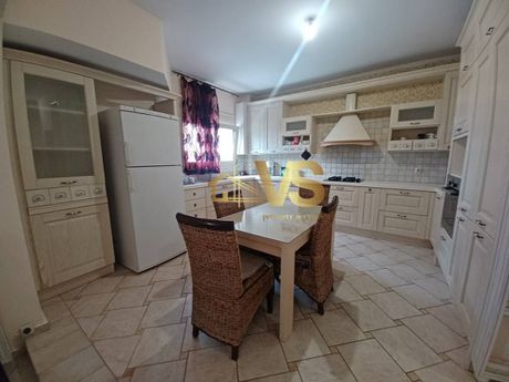 Συγκρότημα διαμερισμάτων 360 τ.μ. για ενοικίαση