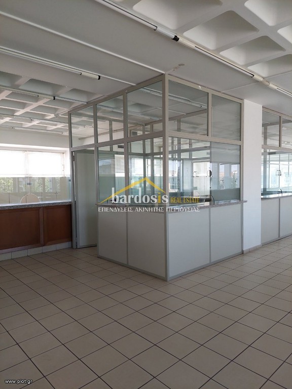 Επιχειρηματικό κτίριο 1.550 τ.μ. προς ενοικίαση, Περιστέρι