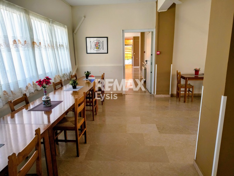 Επιχειρηματικό κτίριο 1.137 τ.μ. προς πώληση, Πόρτο Ράφτη