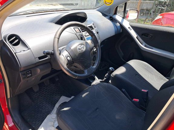 Toyota Yaris 2011-thumb-3
