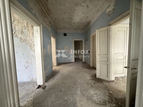 Κτίριο 700τ.μ. για πώληση-Λευκός πύργος