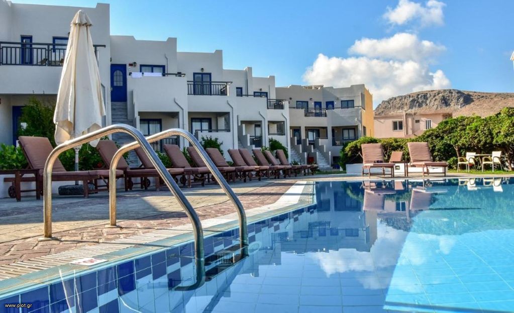 Ξενοδοχείο 1.500 τ.μ. πρός πώληση, Ν. Ηρακλείου, Γούβες