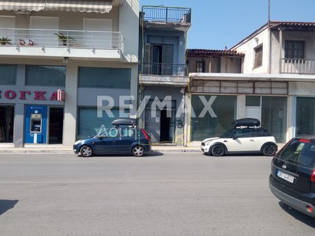 Store 60sqm for rent-Volos » Epta Platania