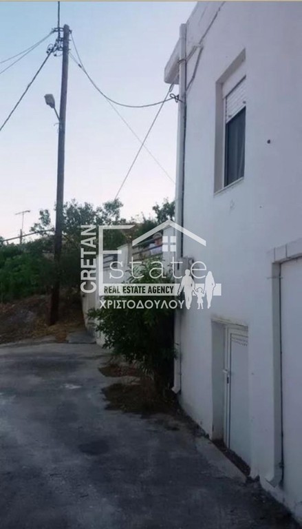 Μονοκατοικία 83 τ.μ. προς πώληση, Μύθοι