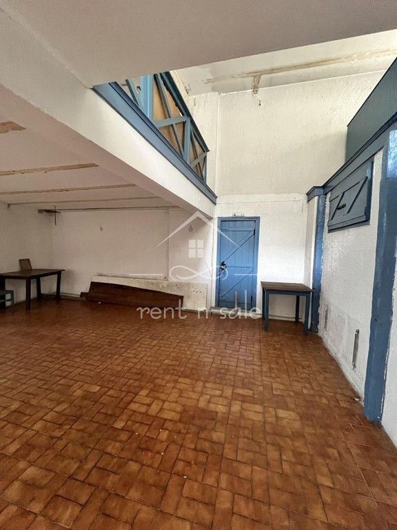 Κατάστημα 330 τ.μ. προς ενοικίαση, Μπάτης