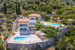 Συγκρότημα διαμερισμάτων 200 τ.μ. για πώληση