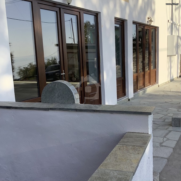 Κατάστημα 198 τ.μ. πρός πώληση, Μαγνησία, Μηλιές