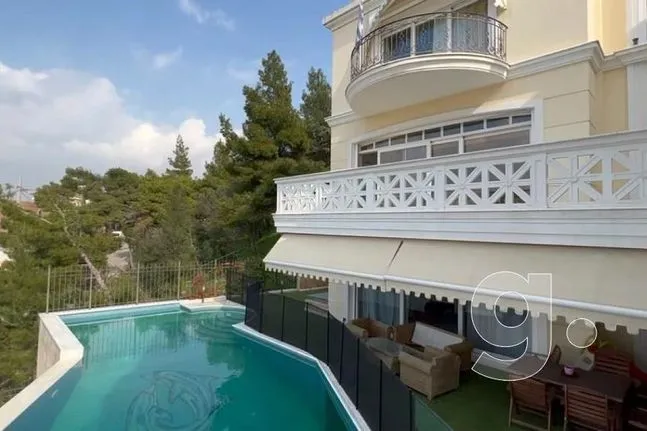 Detached home 1.100 sqm for rent, Athens - North, Dionisos